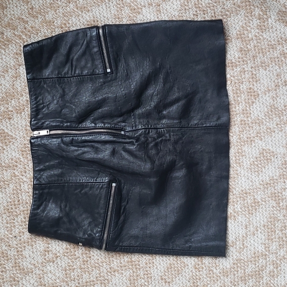 Zara real leather mini skirt w/ zippers - Picture 2 of 3